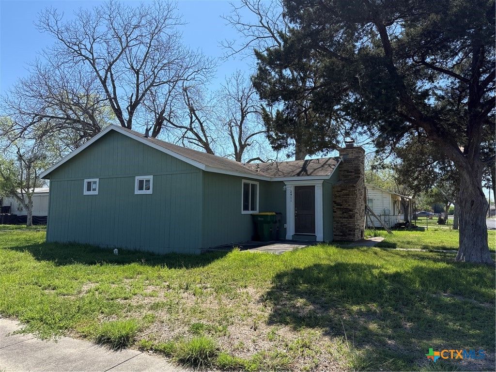 Image 12 of property listing at 2411 Mumphord Street, Victoria, TX 77901