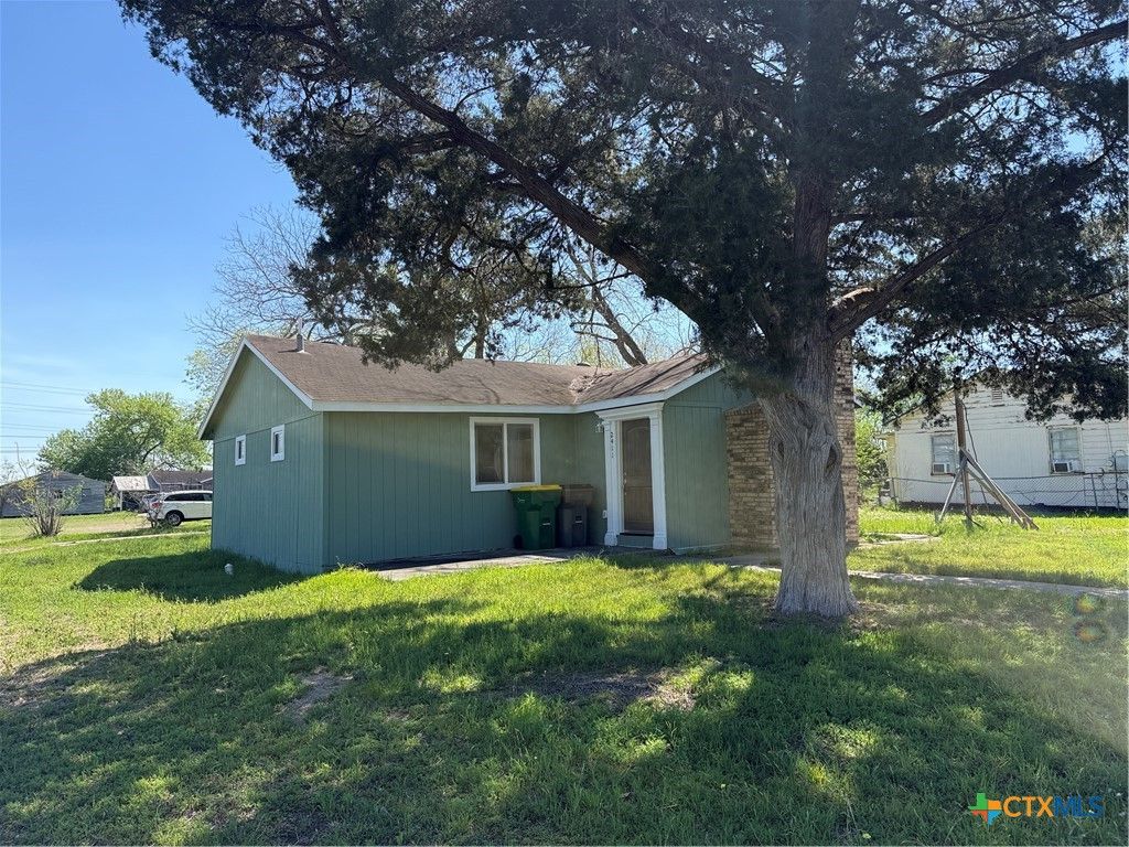 Image 13 of property listing at 2411 Mumphord Street, Victoria, TX 77901