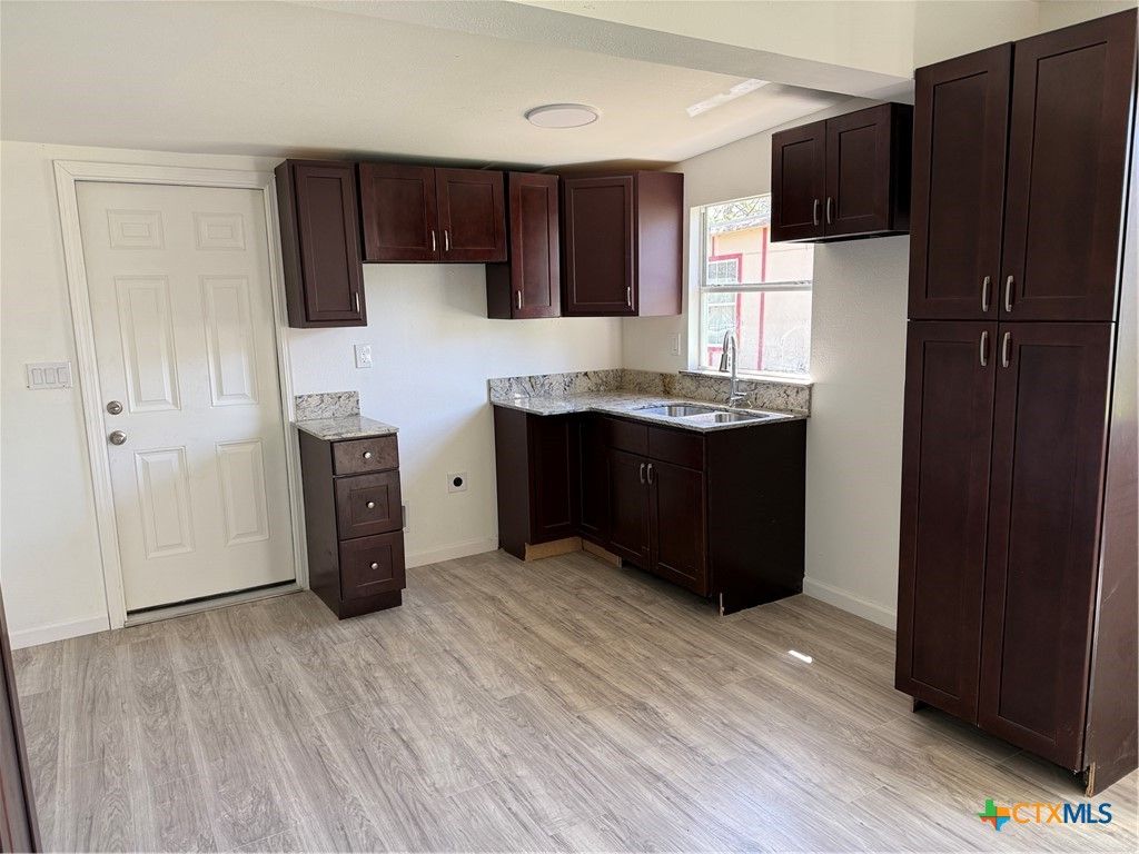 Image 2 of property listing at 2411 Mumphord Street, Victoria, TX 77901