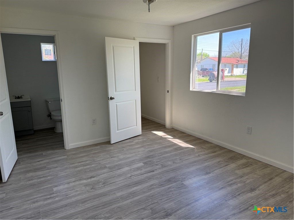 Image 8 of property listing at 2411 Mumphord Street, Victoria, TX 77901