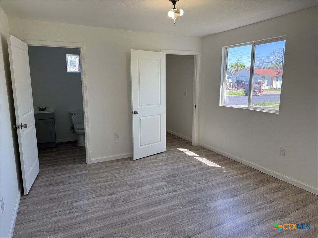 Image 9 of property listing at 2411 Mumphord Street, Victoria, TX 77901