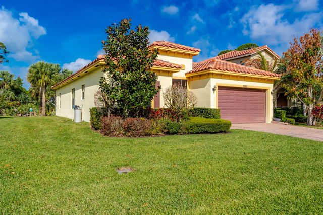 5585 40th Avenue, Vero Beach, FL 32967
