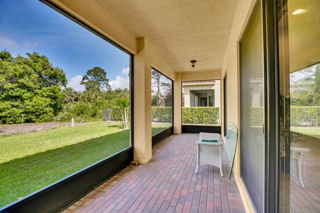 5585 40th Avenue, Vero Beach, FL 32967