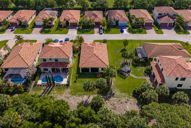 5585 40th Avenue, Vero Beach, FL 32967