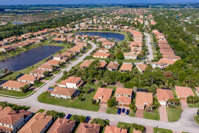 5585 40th Avenue, Vero Beach, FL 32967