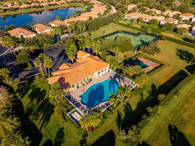 5585 40th Avenue, Vero Beach, FL 32967