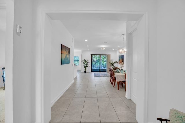 5585 40th Avenue, Vero Beach, FL 32967