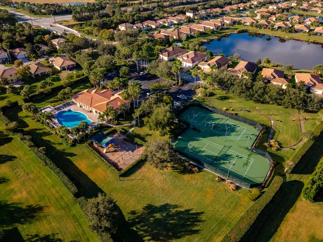 5585 40th Avenue, Vero Beach, FL 32967