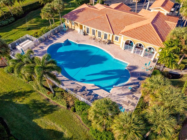 5585 40th Avenue, Vero Beach, FL 32967