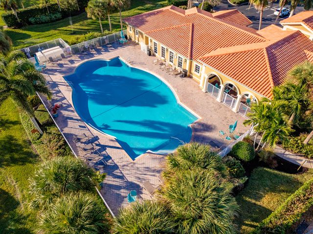 5585 40th Avenue, Vero Beach, FL 32967