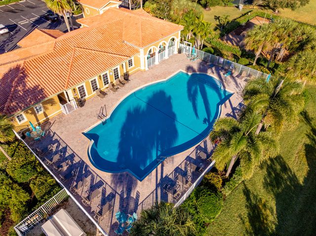 5585 40th Avenue, Vero Beach, FL 32967