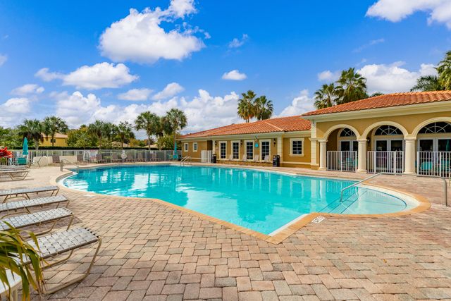 5585 40th Avenue, Vero Beach, FL 32967