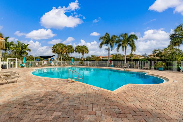 5585 40th Avenue, Vero Beach, FL 32967