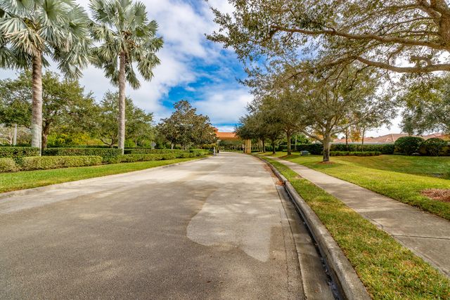 5585 40th Avenue, Vero Beach, FL 32967