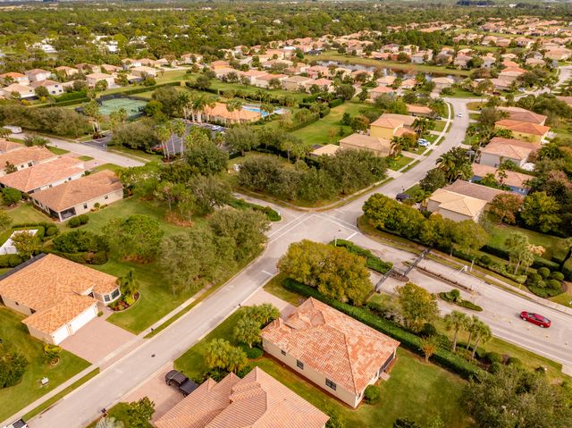 5585 40th Avenue, Vero Beach, FL 32967