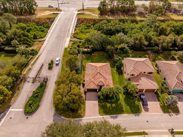 5585 40th Avenue, Vero Beach, FL 32967