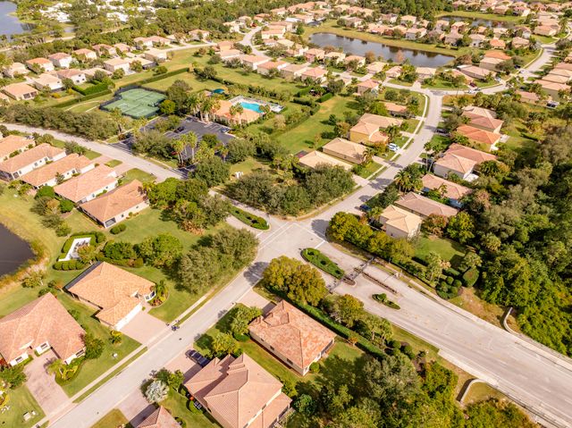 5585 40th Avenue, Vero Beach, FL 32967