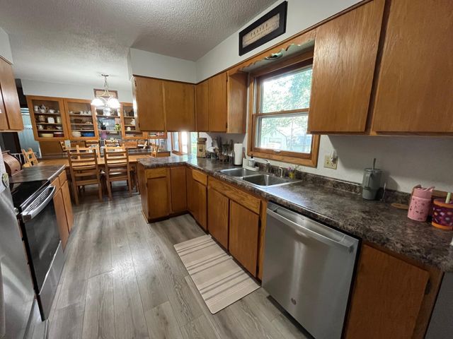 520 E 5th Street, Litchfield, MN 55355