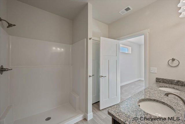 5722 ALEX RANCH RD, Cheyenne, WY 82007