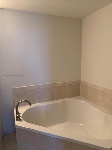 1830 Radius Dr 407, Hollywood, FL 33020