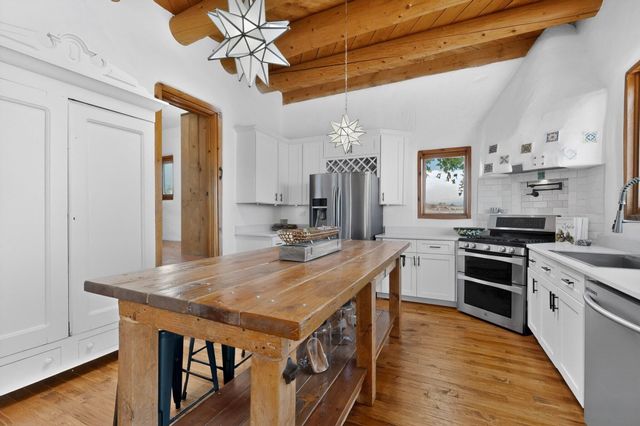 300 Chimaja Road, Corrales, NM 87048