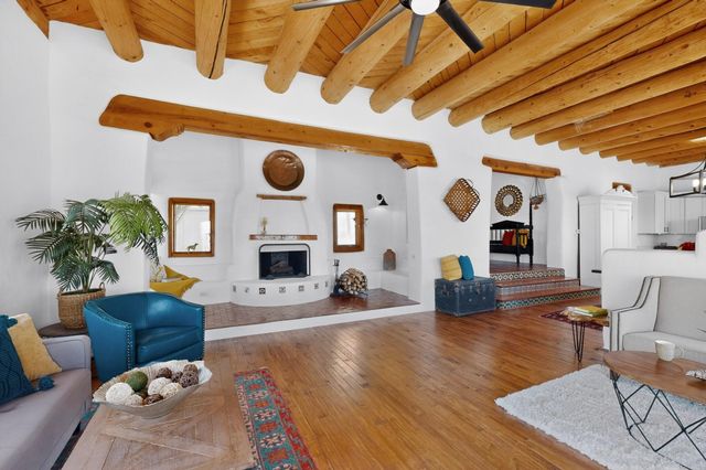 300 Chimaja Road, Corrales, NM 87048