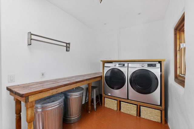 300 Chimaja Road, Corrales, NM 87048