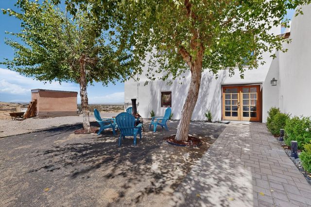 300 Chimaja Road, Corrales, NM 87048