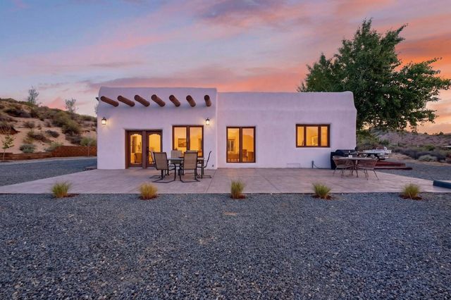 300 Chimaja Road, Corrales, NM 87048