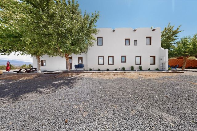 300 Chimaja Road, Corrales, NM 87048