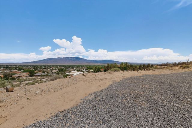 300 Chimaja Road, Corrales, NM 87048