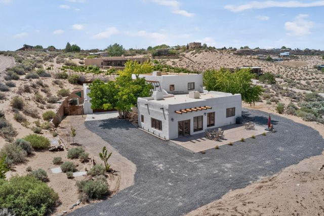 300 Chimaja Road, Corrales, NM 87048