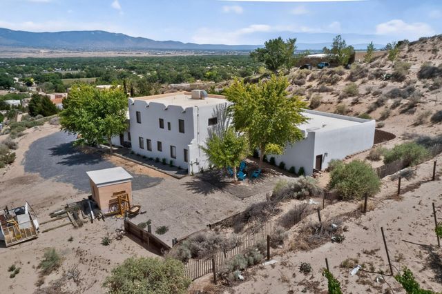 300 Chimaja Road, Corrales, NM 87048