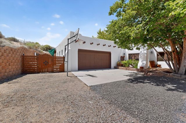 300 Chimaja Road, Corrales, NM 87048