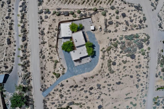 300 Chimaja Road, Corrales, NM 87048