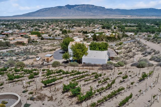 300 Chimaja Road, Corrales, NM 87048