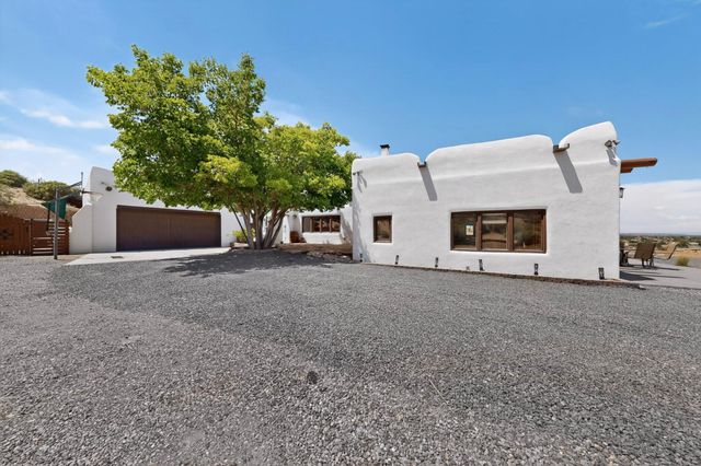 300 Chimaja Road, Corrales, NM 87048