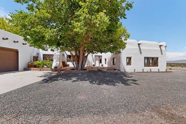 300 Chimaja Road, Corrales, NM 87048