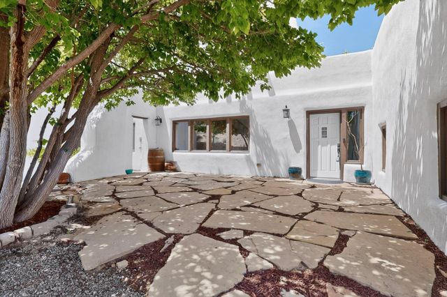 300 Chimaja Road, Corrales, NM 87048