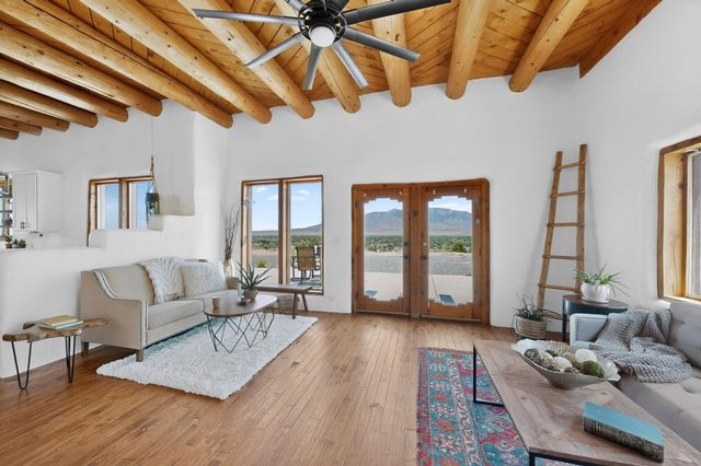 300 Chimaja Road, Corrales, NM 87048