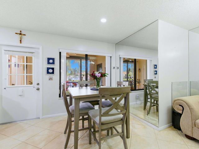 331 Knotty Pine Circle D-2, Greenacres, FL 33463