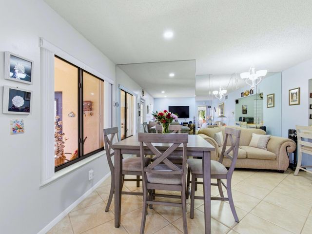 331 Knotty Pine Circle D-2, Greenacres, FL 33463