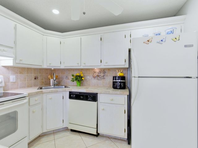 331 Knotty Pine Circle D-2, Greenacres, FL 33463