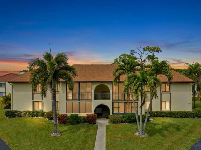 331 Knotty Pine Circle D-2, Greenacres, FL 33463