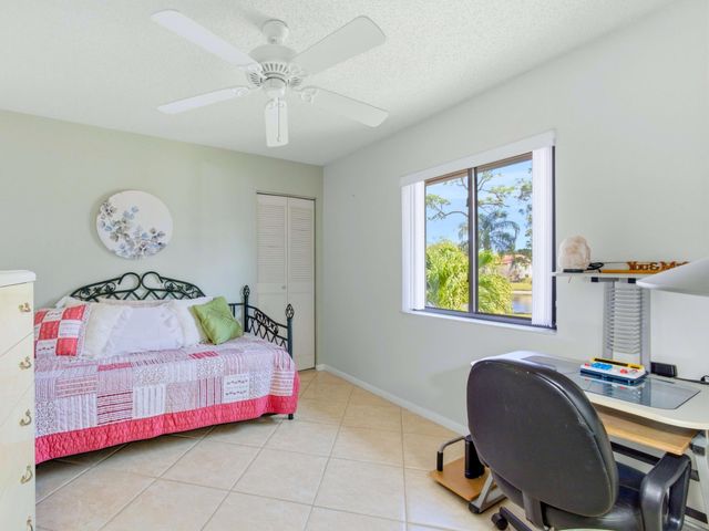 331 Knotty Pine Circle D-2, Greenacres, FL 33463