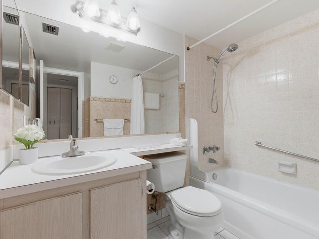 331 Knotty Pine Circle D-2, Greenacres, FL 33463