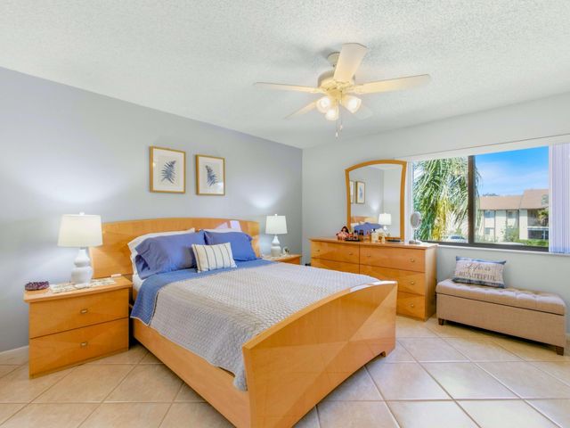 331 Knotty Pine Circle D-2, Greenacres, FL 33463