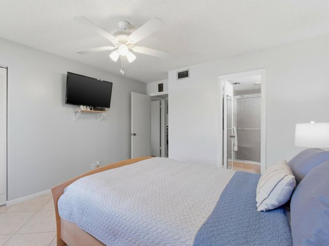 331 Knotty Pine Circle D-2, Greenacres, FL 33463