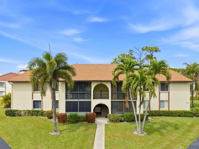 331 Knotty Pine Circle D-2, Greenacres, FL 33463