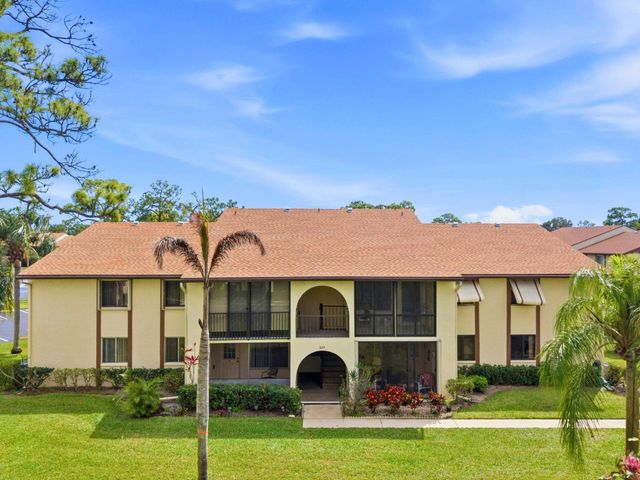 331 Knotty Pine Circle D-2, Greenacres, FL 33463